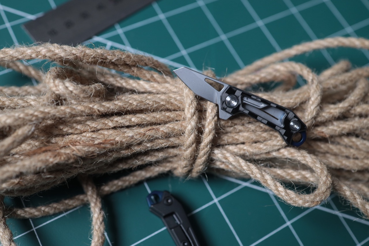 Nano Edge carry detail photo